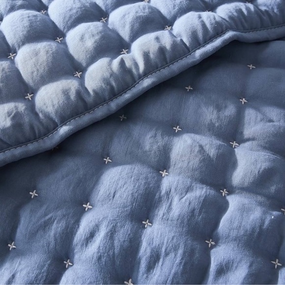 🆕 PB Style King Quilt Set Tufted Classic Blue 3 piece Luxury Hotel Style Bedding - Picture 4 of 7